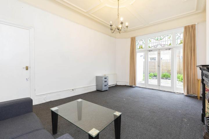 Stunning Garden Apartment Howitt Road, Belsize Park